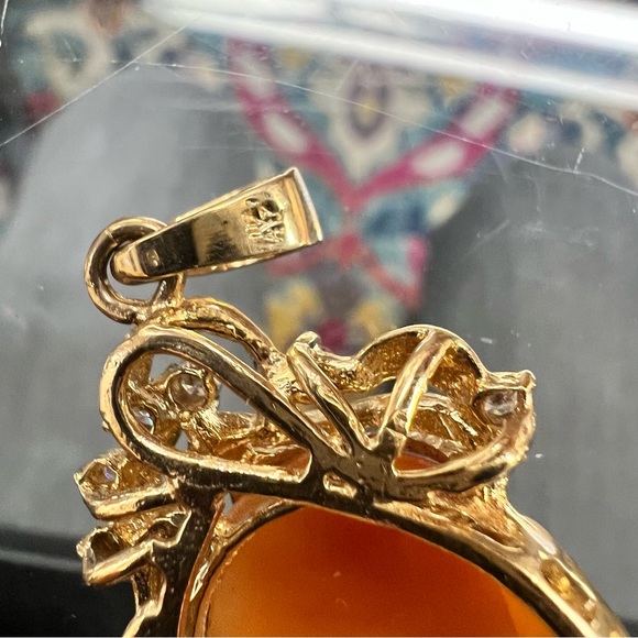 Vintage 14k Yellow Gold Cameo Pendant with Diamonds - Picture 3 of 6